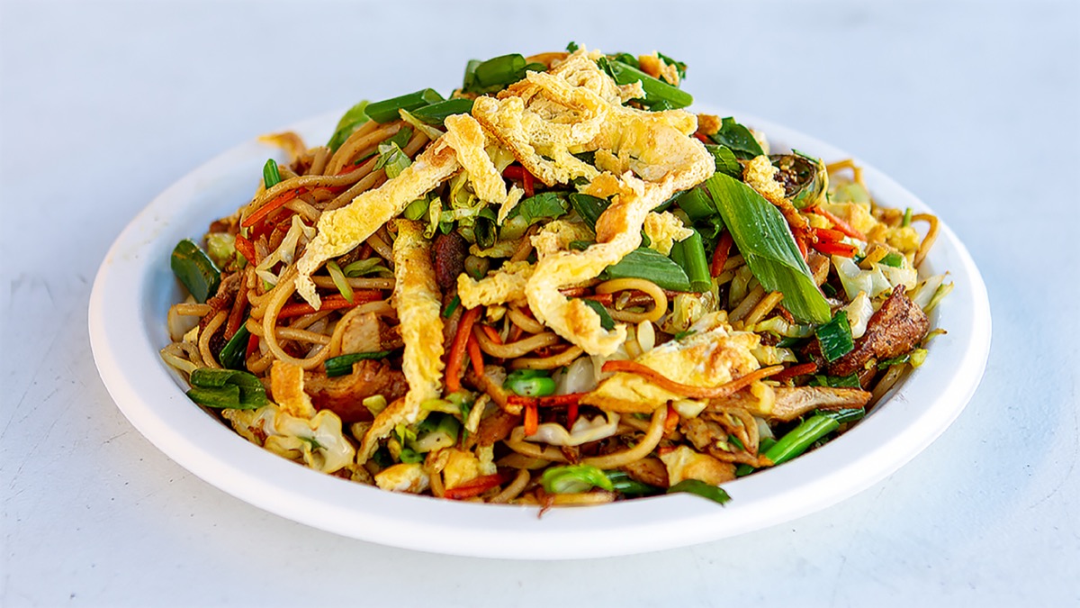 Chicken chow mein noodles